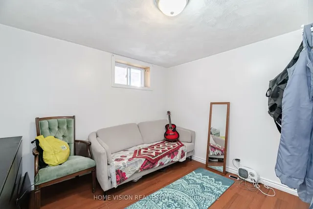 Additional image 34 of 44 Clarendon Ave