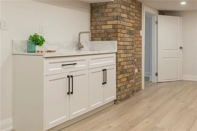 Additional image 44 of 564 ABERDEEN Ave