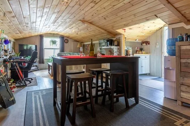 Additional image 38 of 3052 Guyatt Rd