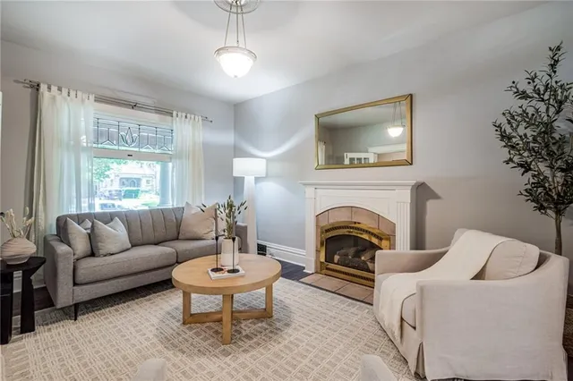 Additional image 8 of 90 BLAKE St