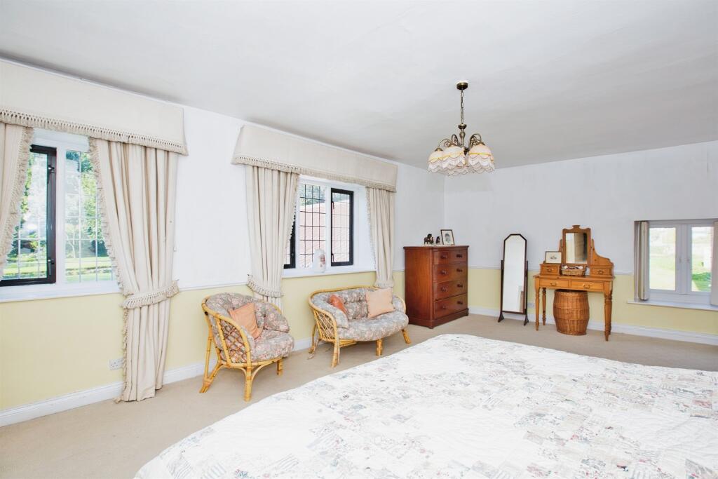 Additional image 11 of Kennel Batch, Wells