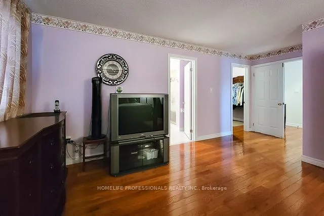 Additional image 39 of 88 Cabriolet Cres