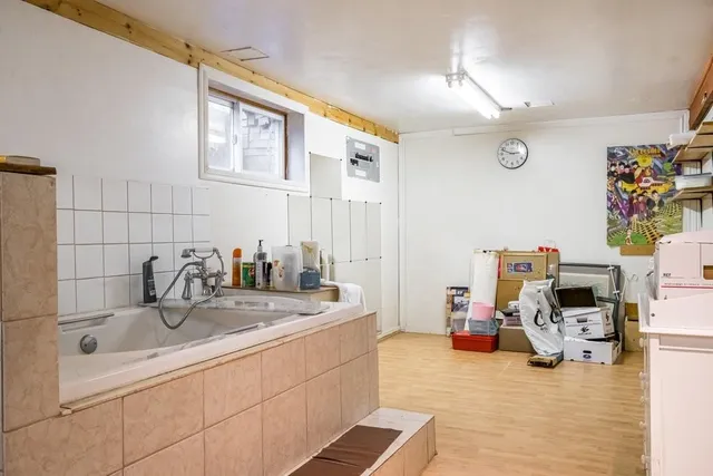 Additional image 35 of 104 HOSTEIN Dr