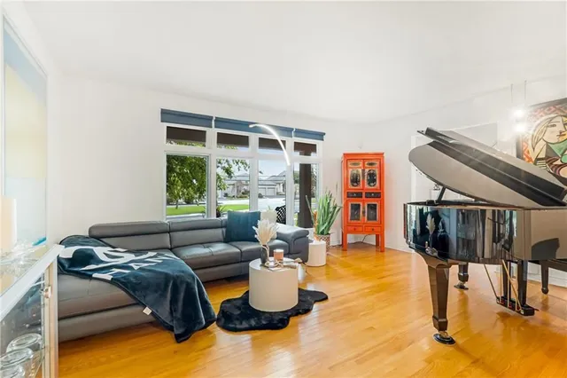 Additional image 10 of 340 SOUTHCOTE Rd