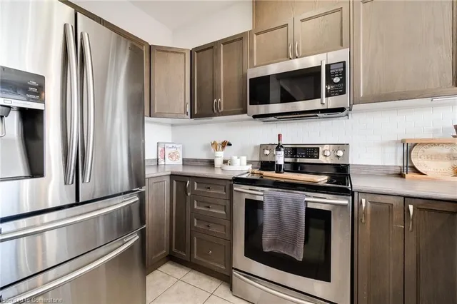 Additional image 24 of 144 Hazelton Ave