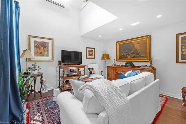 Additional image 13 of 23 Macaulay St Unit 3