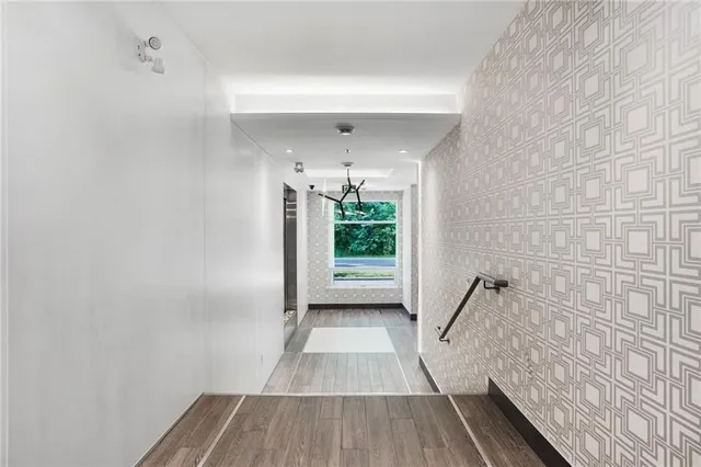 Additional image 31 of 467 CHARLTON Ave Unit 202