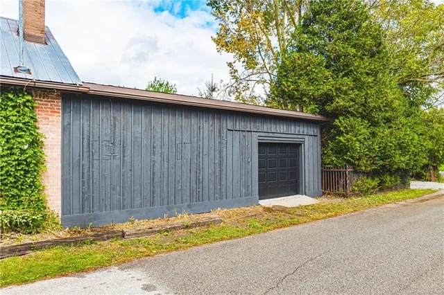 Additional image 47 of 116 LYNDEN Rd