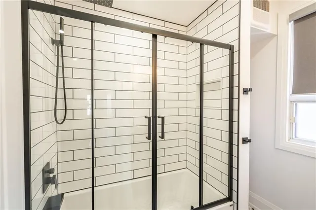 Additional image 30 of 170 RAY St