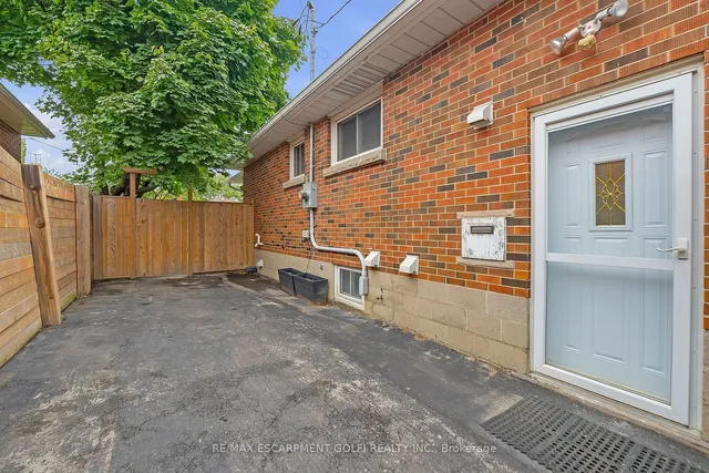 Additional image 37 of 10 Warren Ave