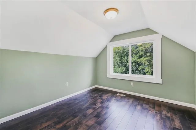 Additional image 25 of 149 WEIR St