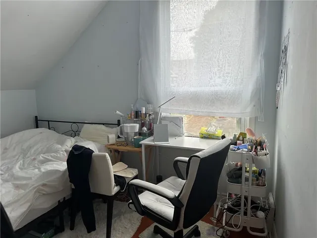 Additional image 17 of 57 EMERSON St