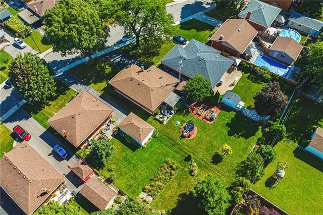 Additional image 26 of 52 HOOVER Cres