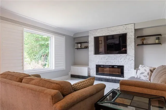 Additional image 8 of 317 GLENHOLME Ave