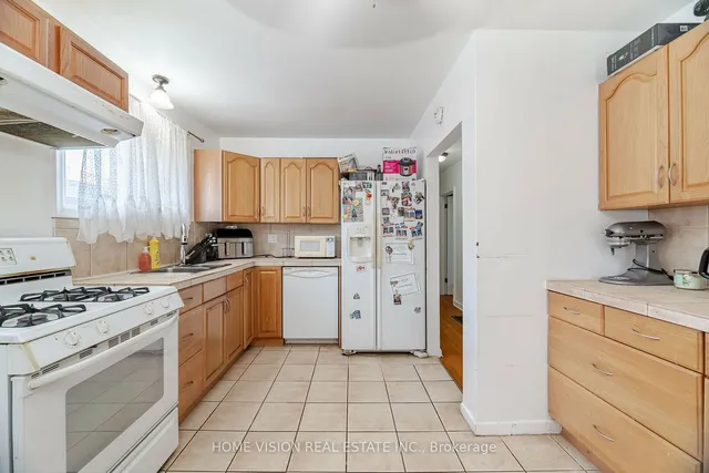 Additional image 15 of 44 Clarendon Ave