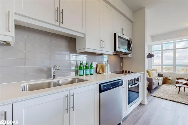 Additional image 4 of 600 North Service Road Unit 418