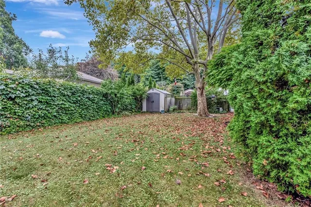 Additional image 40 of 65 MAPLE Dr