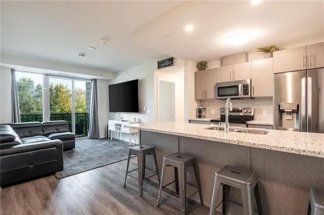 Additional image 8 of 2750 KING St Unit 203