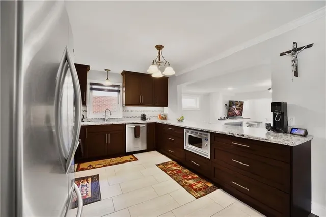 Additional image 8 of 14 JACQUELINE Blvd