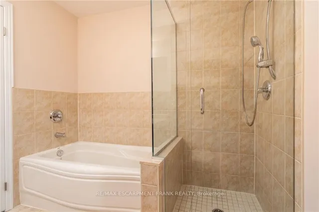 Additional image 32 of 50 Grovetree Tr