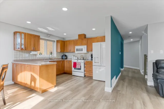 Additional image 15 of 55 Alexsia Crt