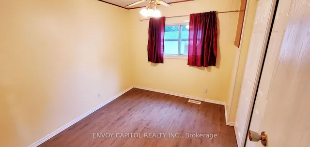 Additional image 12 of 105 Maple Cres