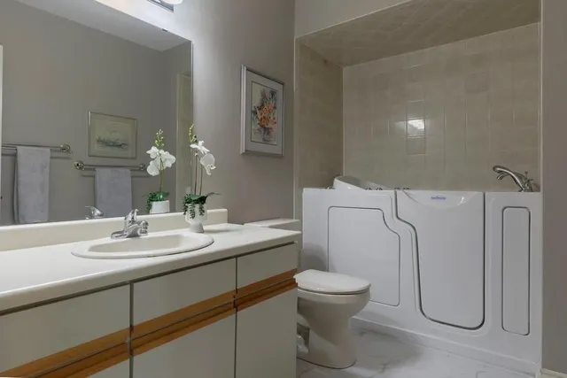 Additional image 31 of 30 OSLER Dr Unit 6