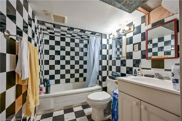 Additional image 23 of 139 Balsam Ave