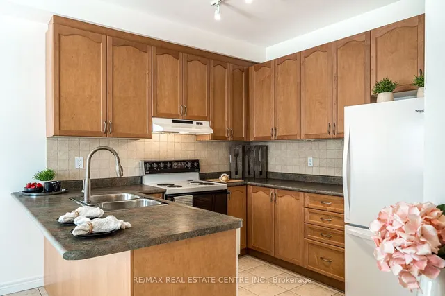 Additional image 22 of 100 Beddoe Dr Unit 7