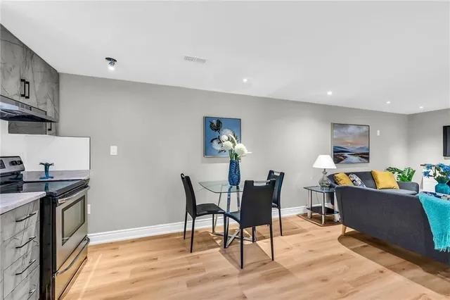 Additional image 33 of 165 BELLINGHAM Dr