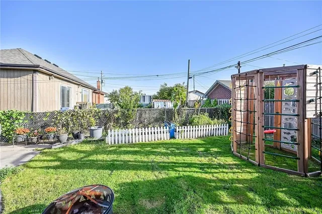 Additional image 43 of 8 LAMPTON Pl