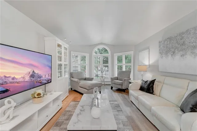 Additional image 10 of 524 CALDER St