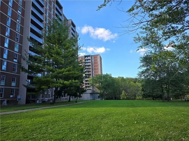 Additional image 32 of 1966 MAIN St Unit 504