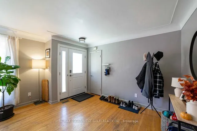 Additional image 8 of 10 Warren Ave