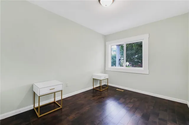 Additional image 21 of 149 WEIR St