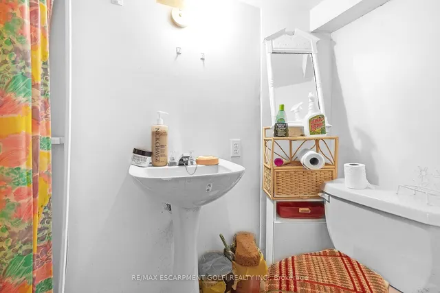 Additional image 23 of 560 Aberdeen Ave