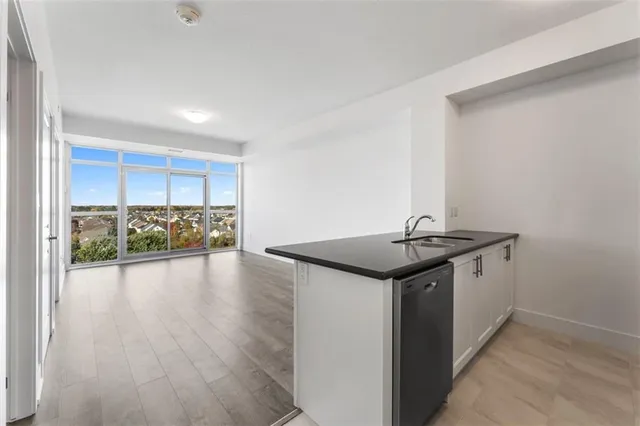 Additional image 8 of 460 Dundas St Unit 803