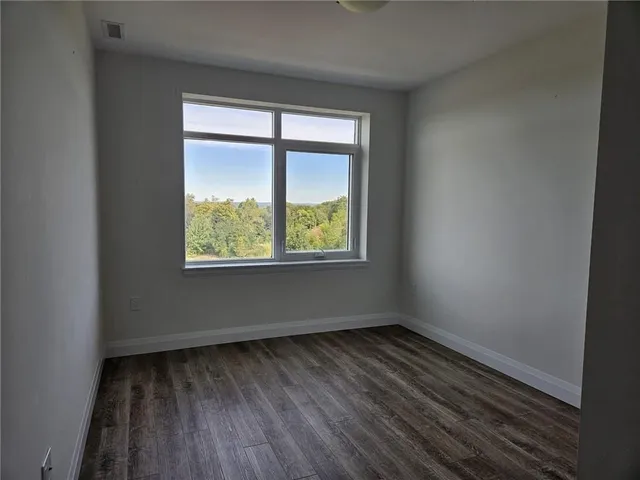 Additional image 6 of 1 REDFERN Ave Unit 435