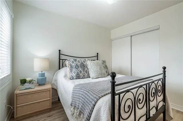 Additional image 22 of 67 GOLDEN IRIS Cres