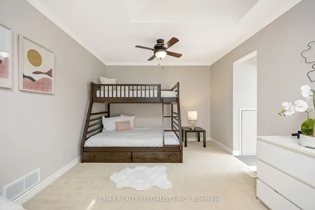 Additional image 26 of 6 Vanstraalen St