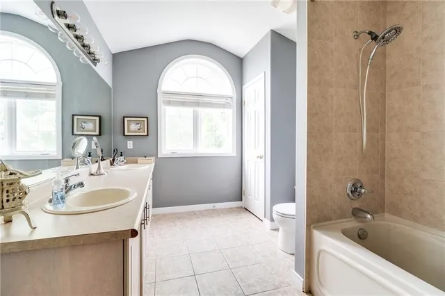 Additional image 39 of 72 SIDNEY Cres