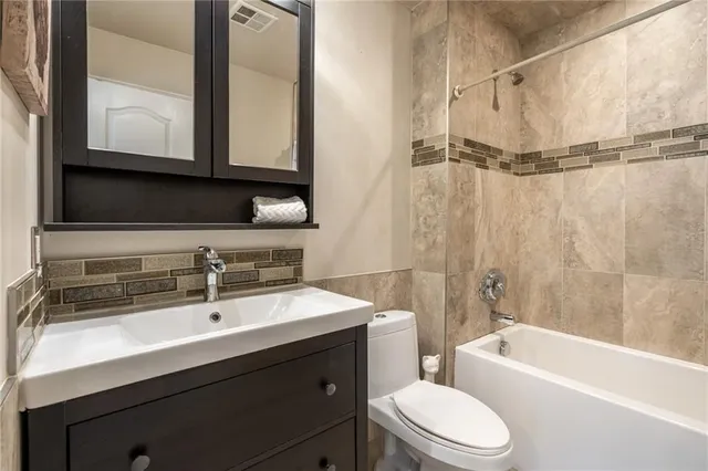 Additional image 19 of 117 LAURENDALE Ave