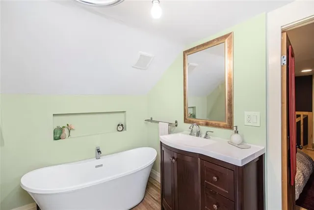 Additional image 43 of 205 WENTWORTH St