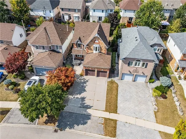 Additional image 46 of 80 STRATHROY Cres