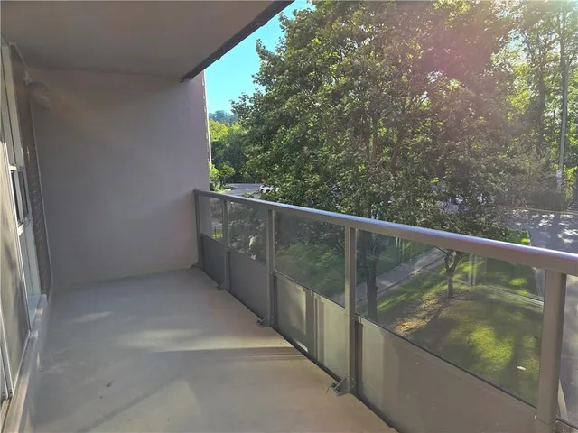 Additional image 28 of 1966 MAIN St Unit 504