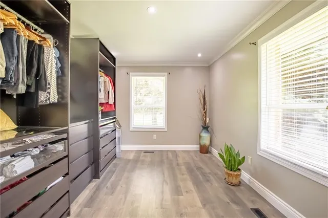 Additional image 20 of 5 ELLEN St