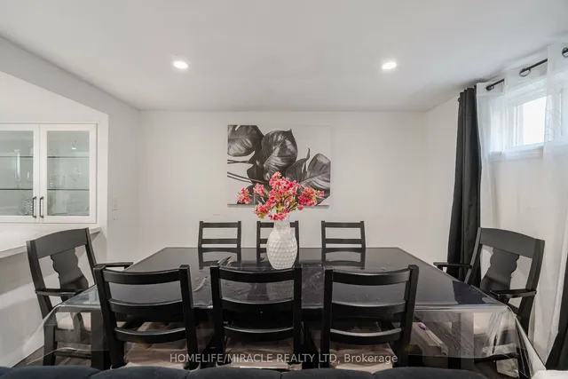 Additional image 25 of 79 CASTLEFIELD Dr