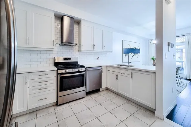 Additional image 18 of 8 SHOWERS Lane