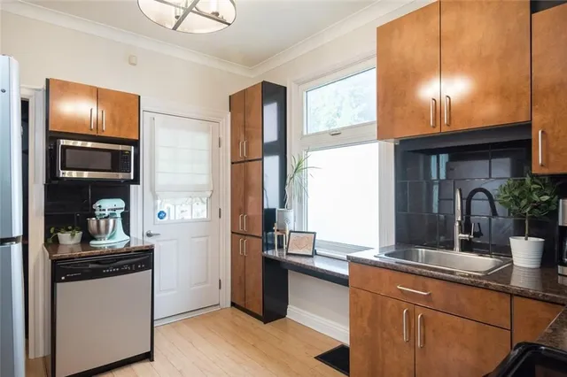 Additional image 17 of 78 GAGE Ave