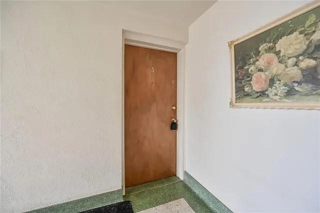 Additional image 19 of 802 KING St Unit 5